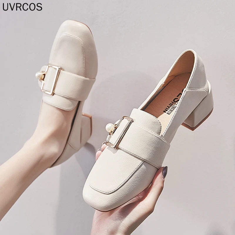 

Элегантные женские туфли-лодочки с металлической пряжкой, модные женские туфли-лоферы из искусственной кожи без застежек на среднем каблук...