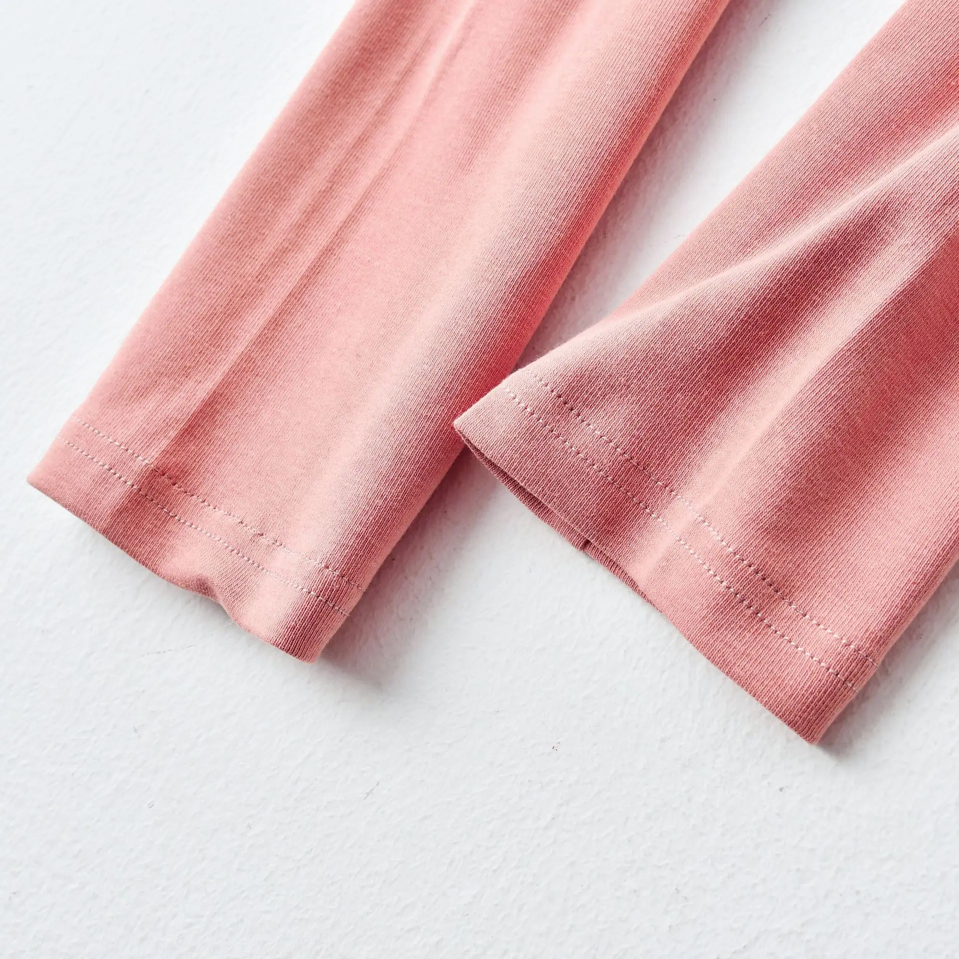 

Autumn and winter women's bottoming pants show thin, high waisted 9-point bottoming pants for both inside and outside pants