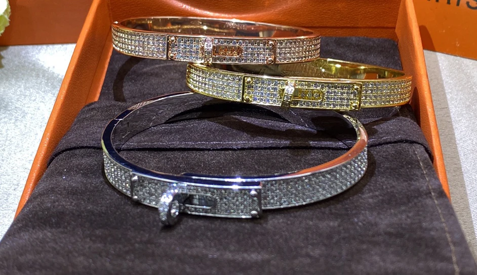 

H letter brand fashion high-end bracelet, half diamond bracelet, temperament titanium steel plated 18k rose golden pig nose brac