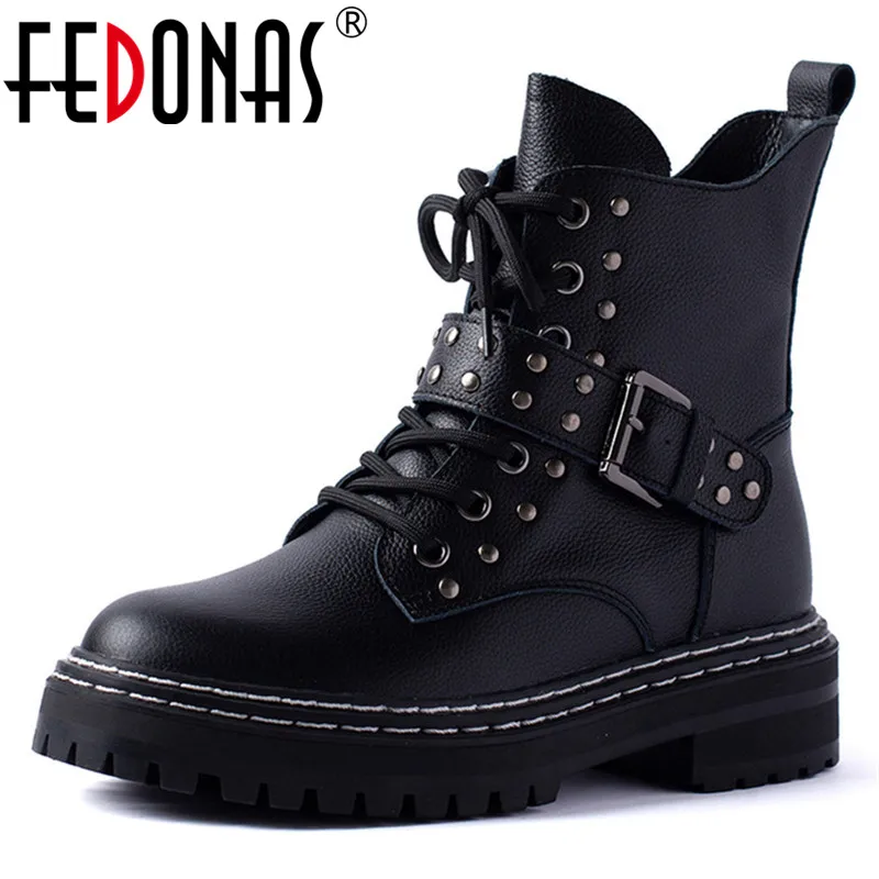 FEDONAS с металлическими заклепками и пряжкой в стиле панк мотоботы обувь для