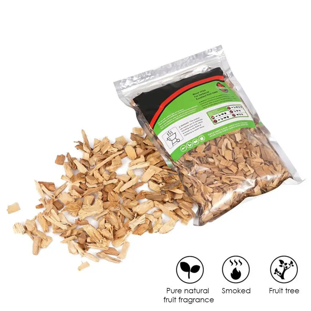 Деревянные куски для барбекю яблоко деревянные чипсы на открытом воздухе