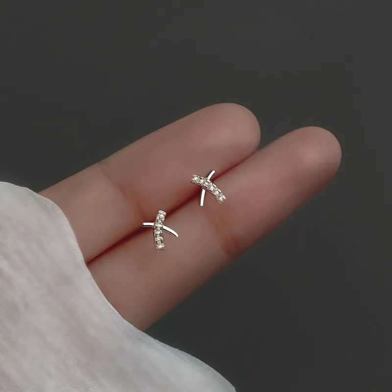 

Женские серьги-гвоздики из серебра 925 пробы с крестом