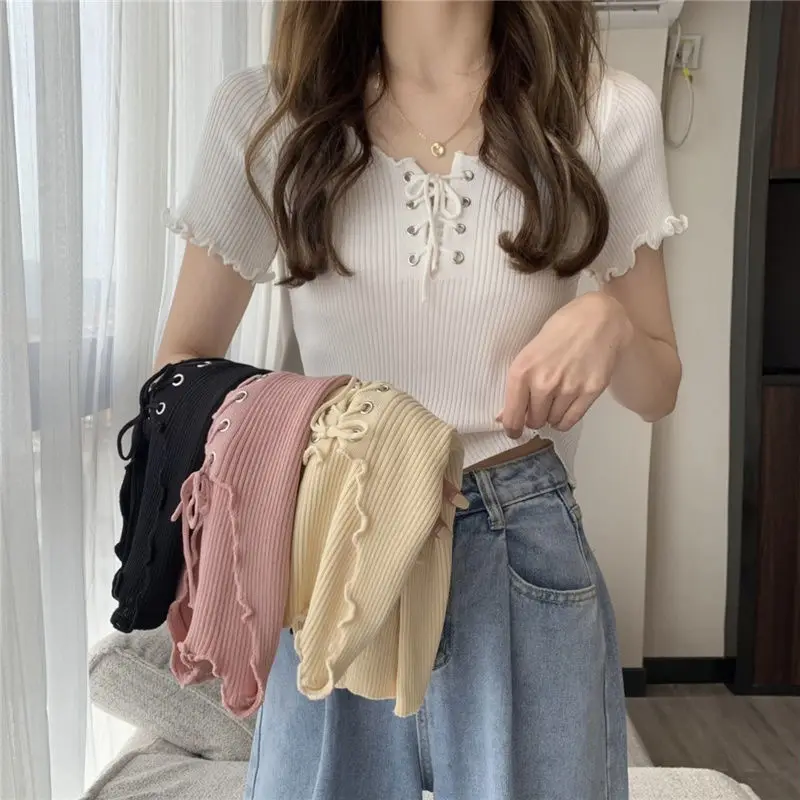 Женская футболка с коротким V-образным вырезом рукавом