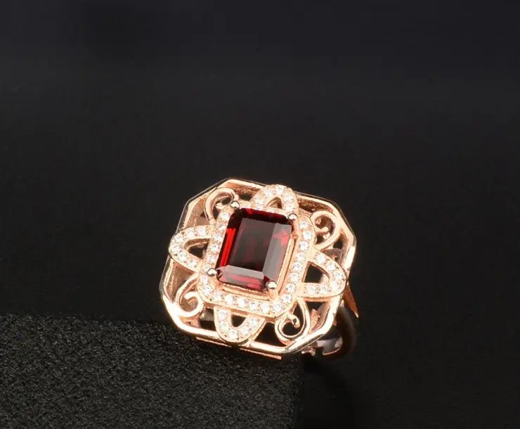 Женское серебряное кольцо с красным гранатом винно-красное драгоценным камнем