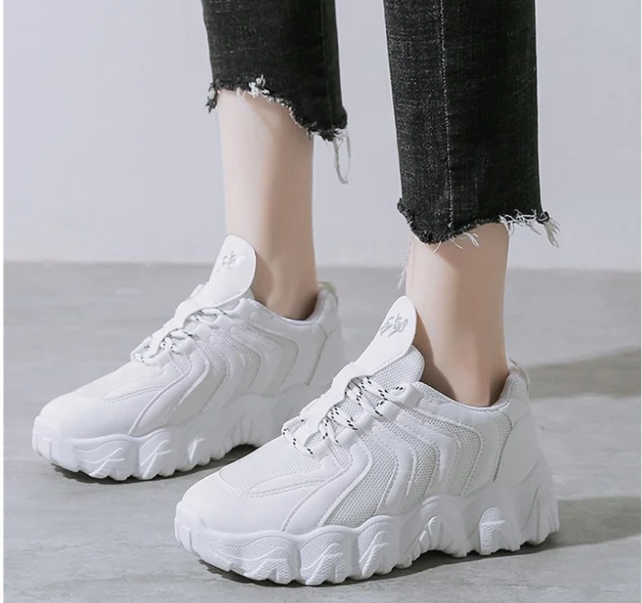 Женские кроссовки на толстой подошве черные повседневные облегающие Новинка