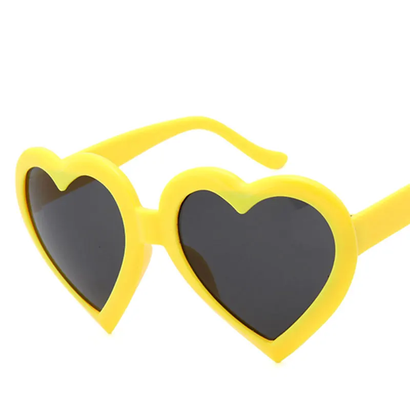 Женские солнцезащитные очки с сердечками Love яркие милые для уличной съемки