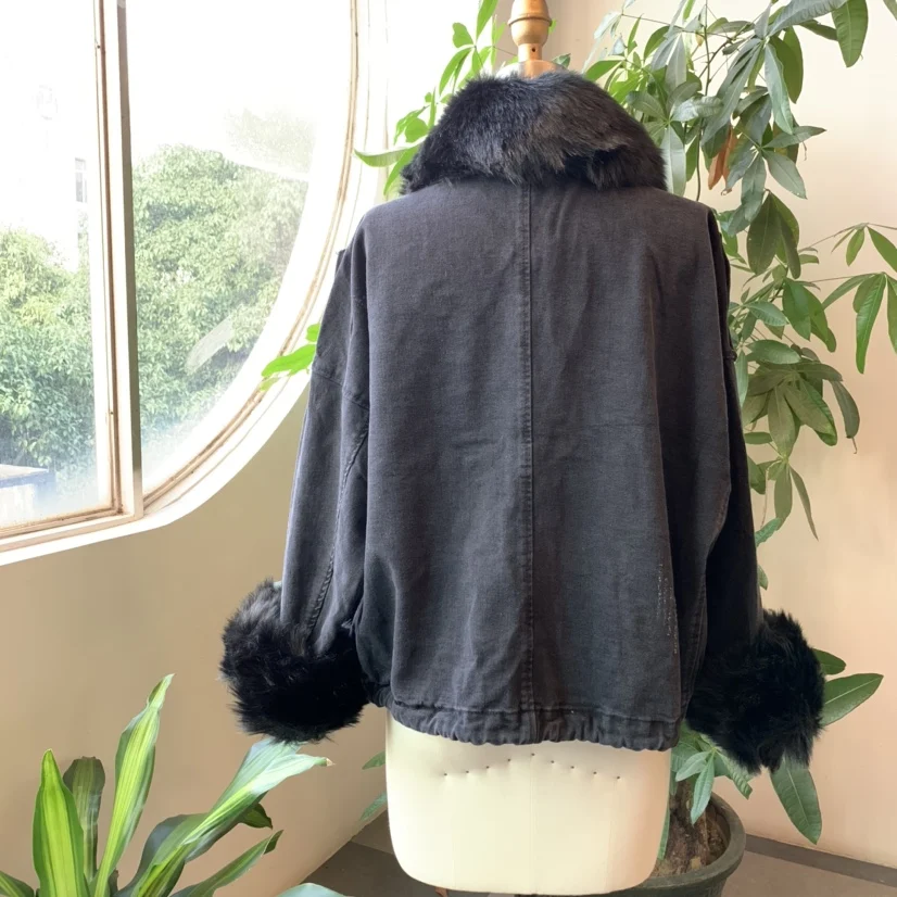 Женская короткая куртка с длинным рукавом черная плюшевая в стиле панк верхняя