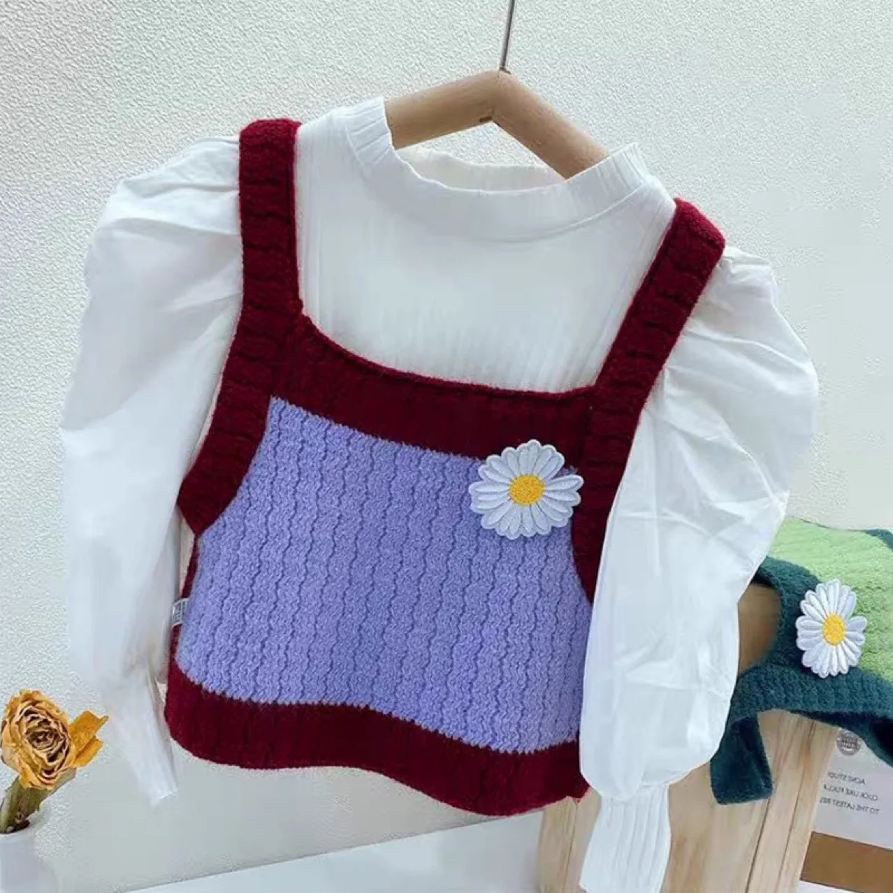 

2021 Girls Spring Autumn New Korean Top Set Children Sweet Cute Rainbow Stripe Vest Solid Color Simple Knitted Top Two Piece Set