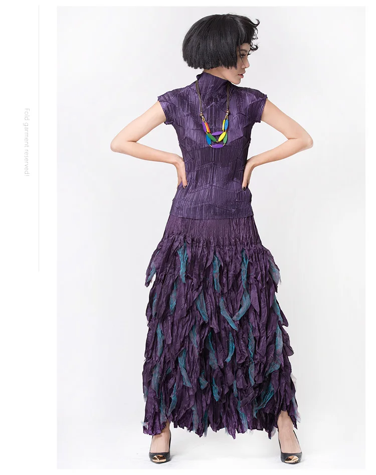 HOT SELLING Miyake fold sleeveless round collar slim T-shirt + Peacock petals skrit irregular suit IN STOCK