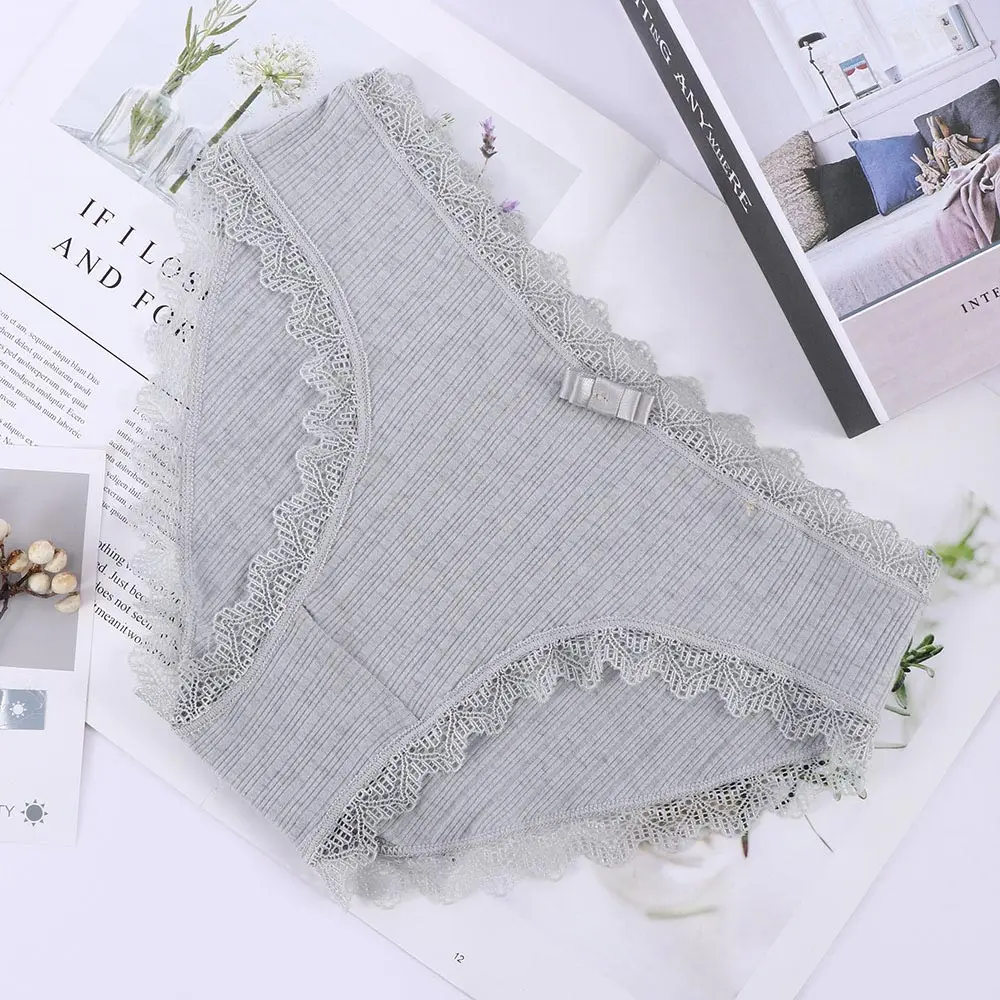 Мягкие трусики с промежностью однотонные из дышащей хлопковой ткани женские