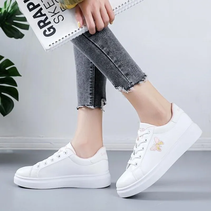 

NEW Luxury Brand Women Casual Shoes Women Fashion Embroidered White Sneakers Breathable Lace-Up Women Trainers Zapatos De Mujer