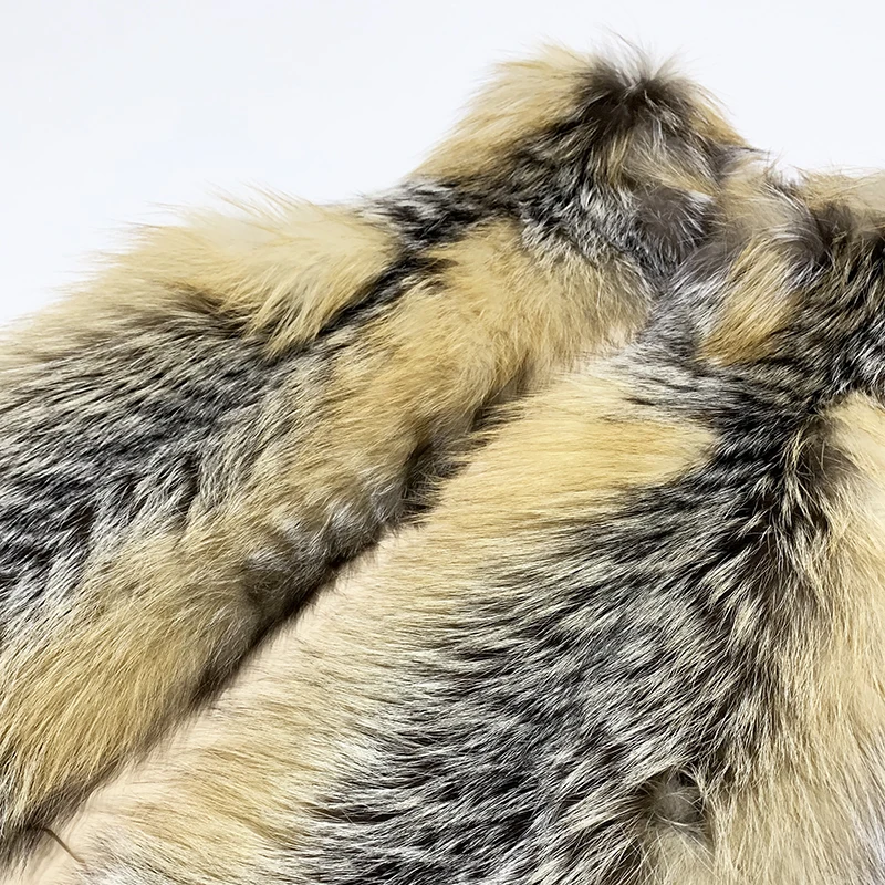 Женский меховой жилет в полоску винно-синем стиле |