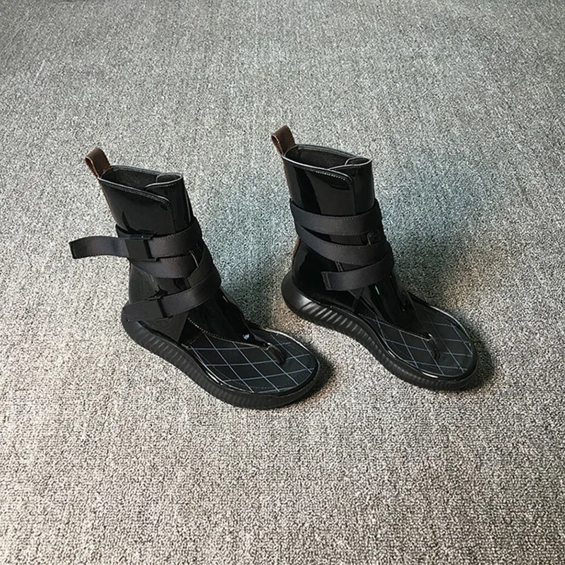 Женские летние ботинки в римском стиле с ремешком и пряжкой на плоской подошве