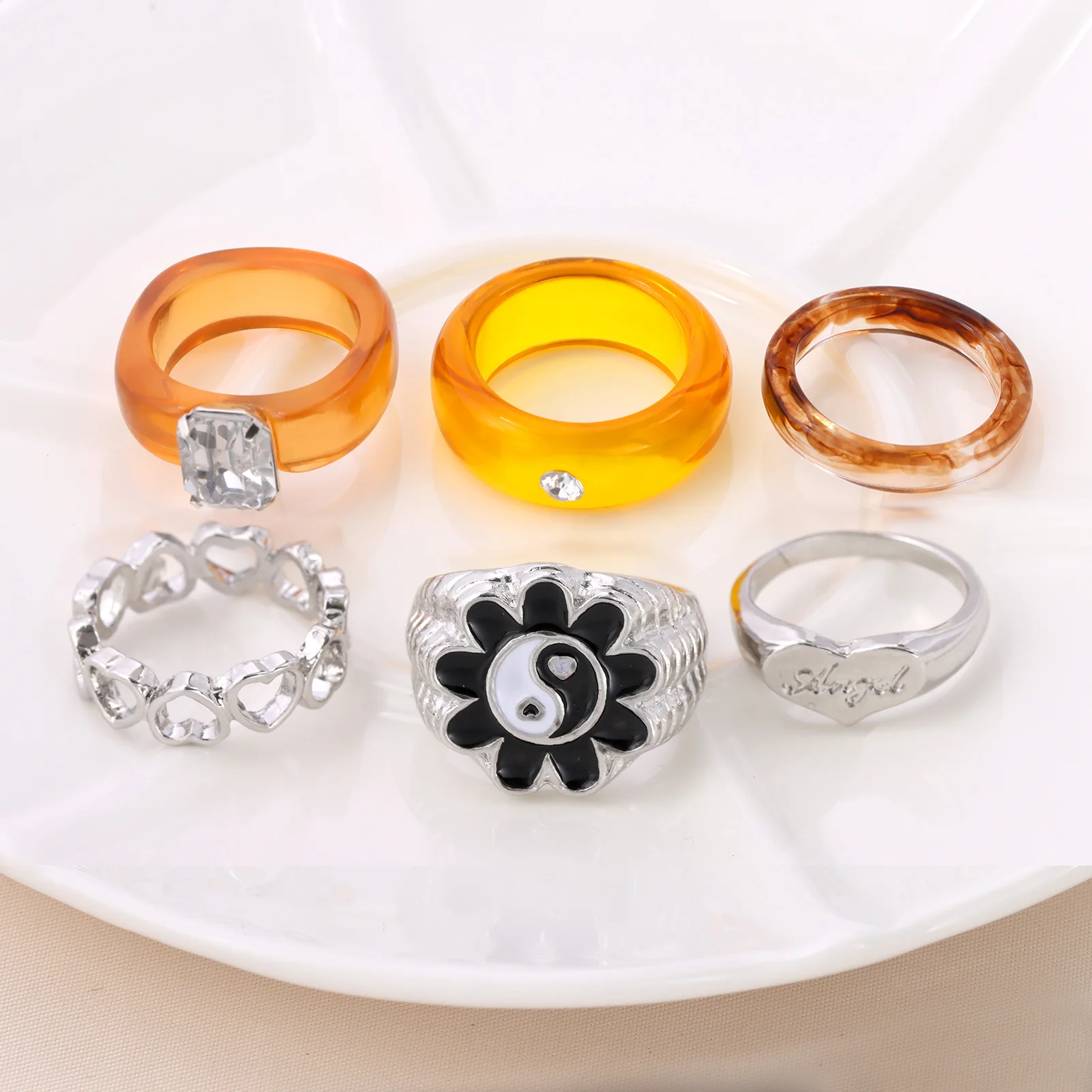 

2021 Fashion Hollow Love Heart Silver Color Rings For Women Bagua Yin Yang Enamel Flower Creative Angel Round Ring Korea Jewelry