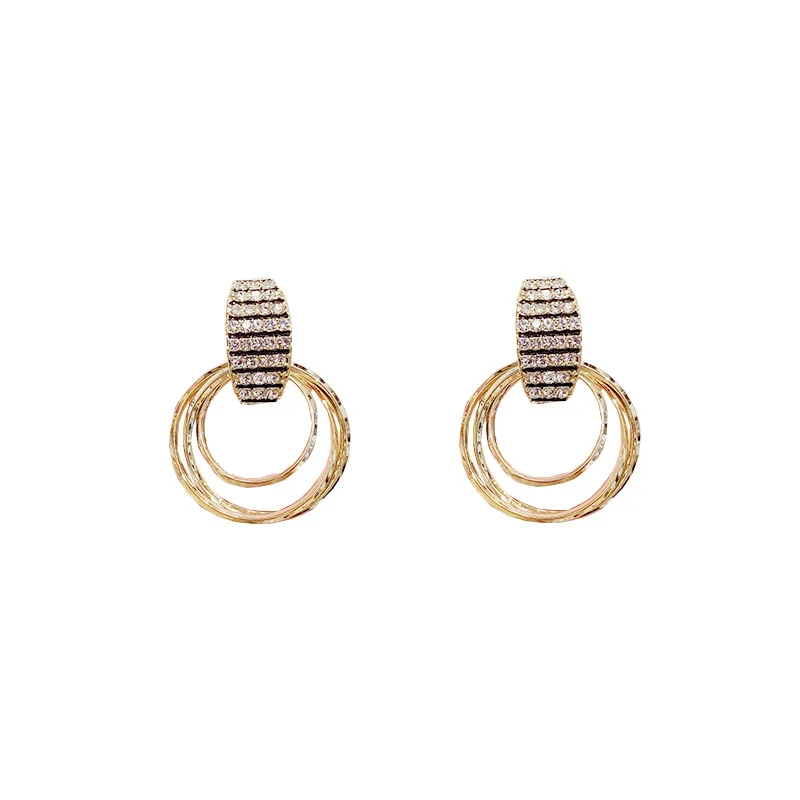

Light luxury earrings high texture circle temperament earrings European and American exaggerated personality
