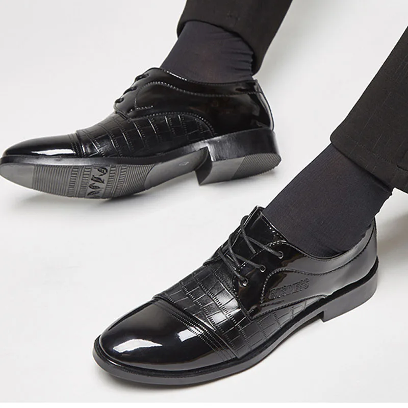 Мужские модельные туфли с острым носком в стиле Дерби на плоской подошве