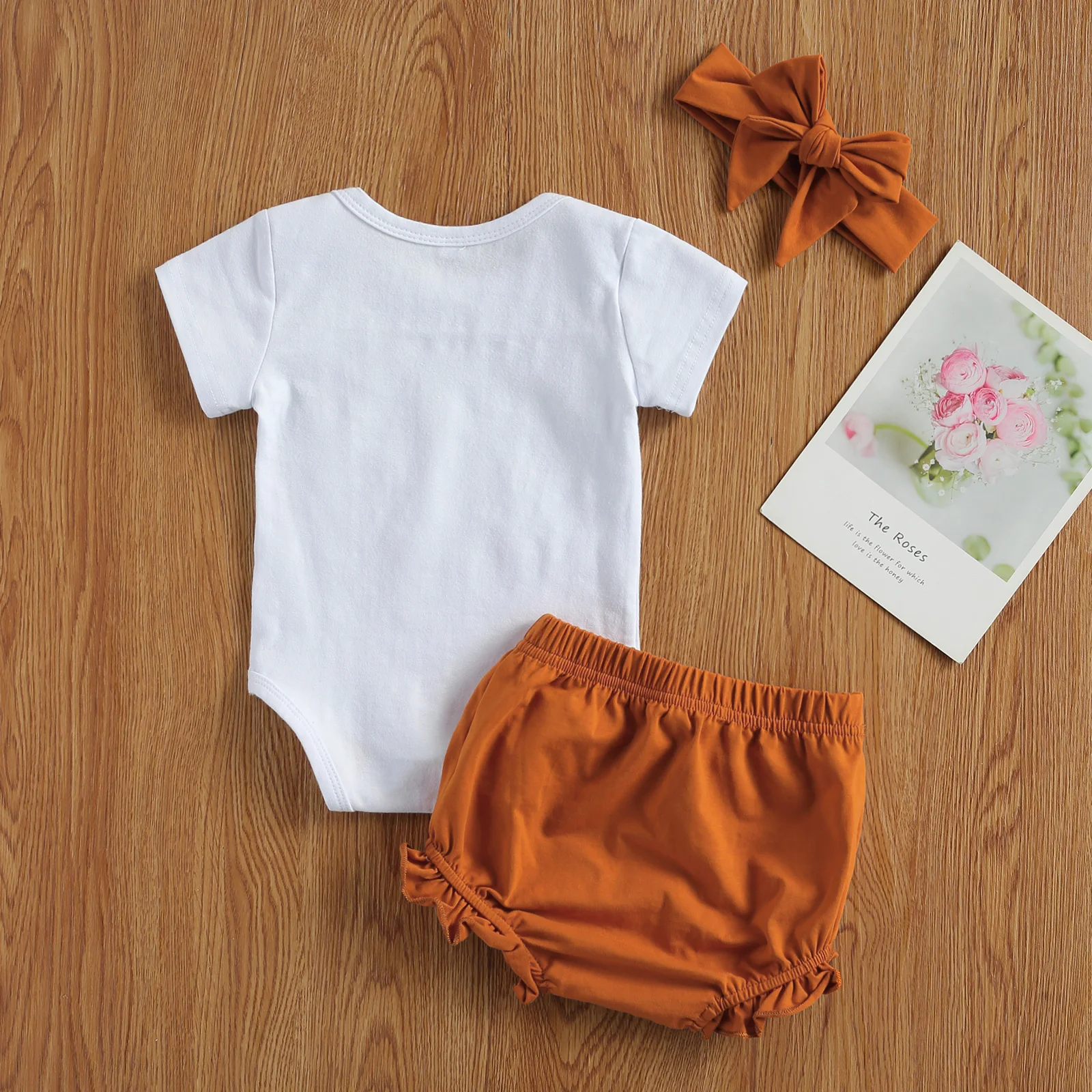 

2020 New 0-18M Toddler Baby Girl Summer 3Pcs Set MOM'S MINI Short Sleeve Letter Print Bodysuit+Drawstring Ruffled Shorts+Bow