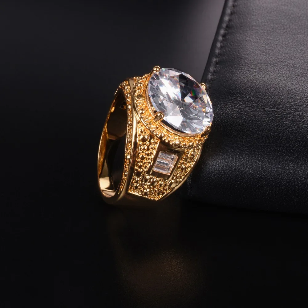 Мужское Винтажное кольцо с фианитом большое позолоченное 15 карат белым Сапфиром