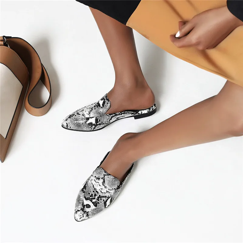 Женские босоножки на квадратном каблуке FEDONAS вечерние с острым носком лето