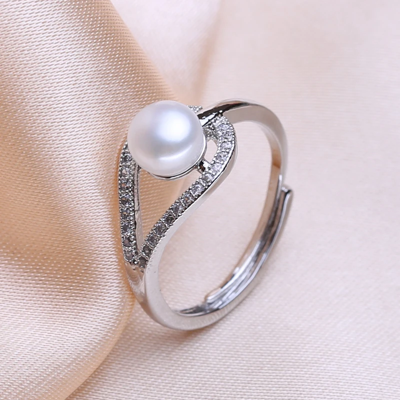Женское кольцо с натуральным пресноводным жемчугом серебристого цвета |
