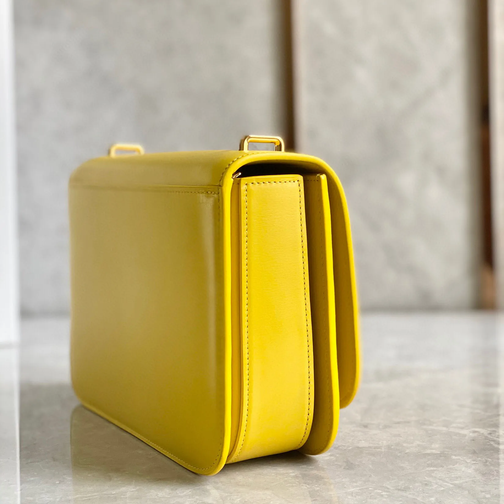 

2021 Luxury Top Leather Yellow Women's One Shoulder Messenger Bag, Smooth Texture, Solid Color, Simple Style And Temperament
