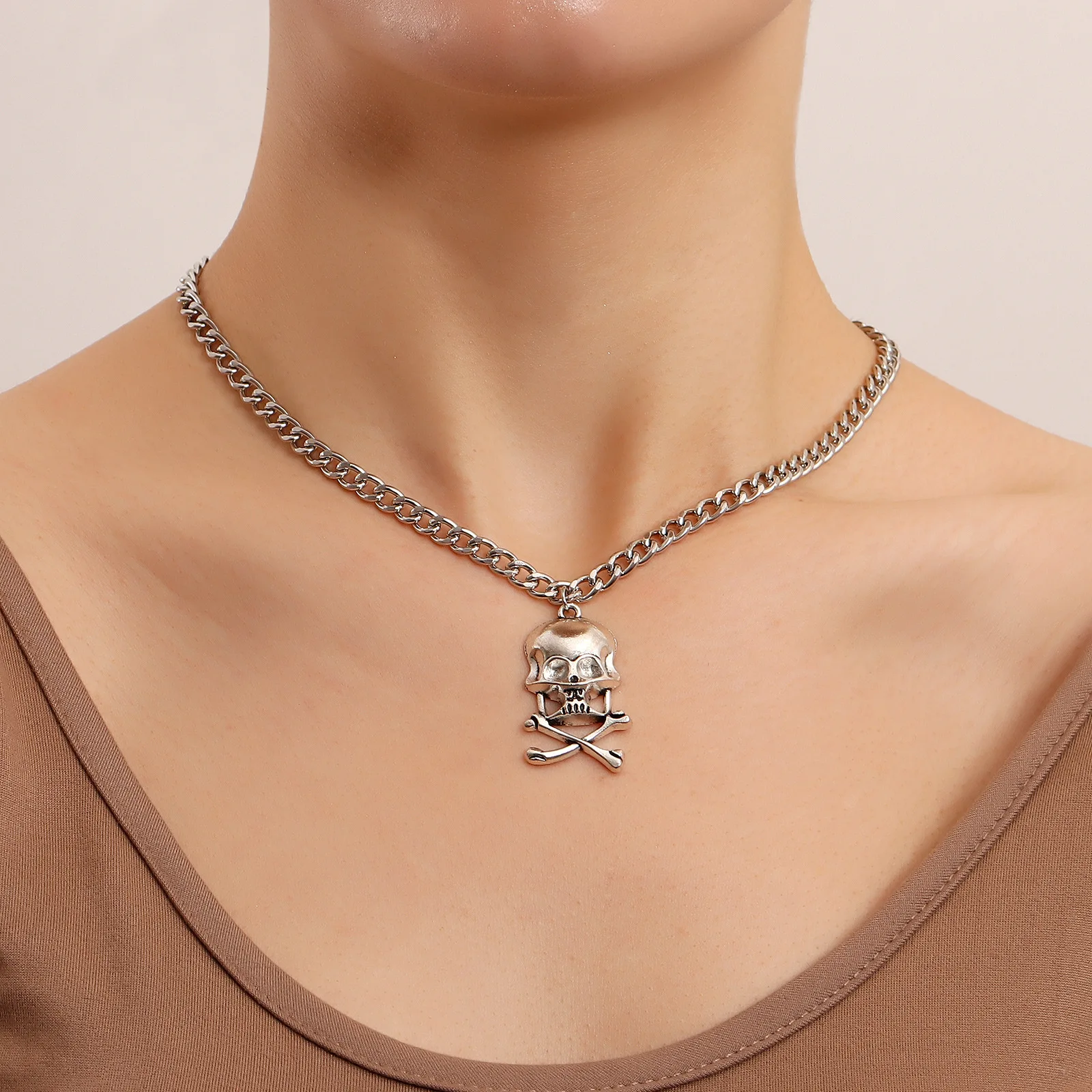 

Exaggerated hip-hop skull pendant necklace women's punk metal style necklace hip-hop tassel chain clavicle chain
