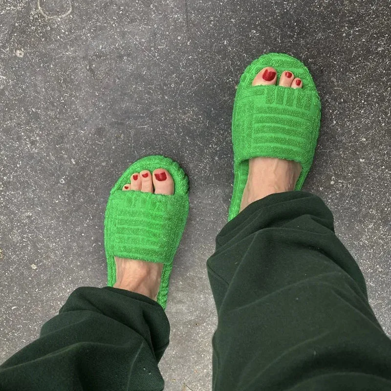 Plus Size 43 Winter New Thick-Soled Fur Slippers Women Embossed Cotton Mop Fur Slippers Women Flat Soft Pantuflas Zapatos