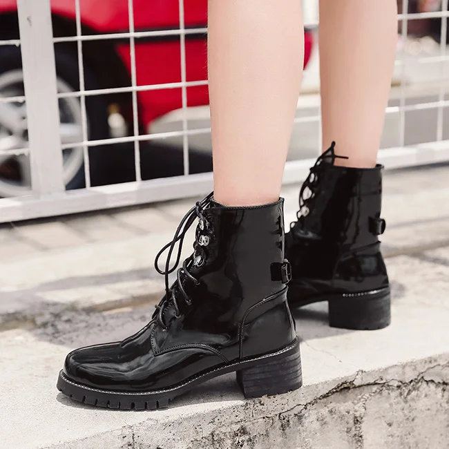 Ботинки мартинсы Boussac женские на шнуровке с перекрестными шнуровками заклепками