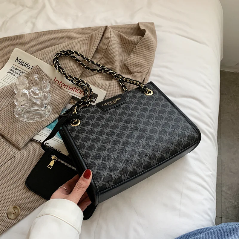 

Womens Handbags New Fashion Chain Messenger Bag in 2021 Purses