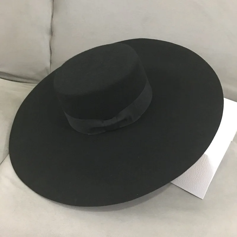 Стиль ретро большой теплый широкополый шерстяная шляпа Fedora черная фетровая шляпа с бантом плоская флоппи зимняя женская шапка вечерние церковная Свадебная шляпка