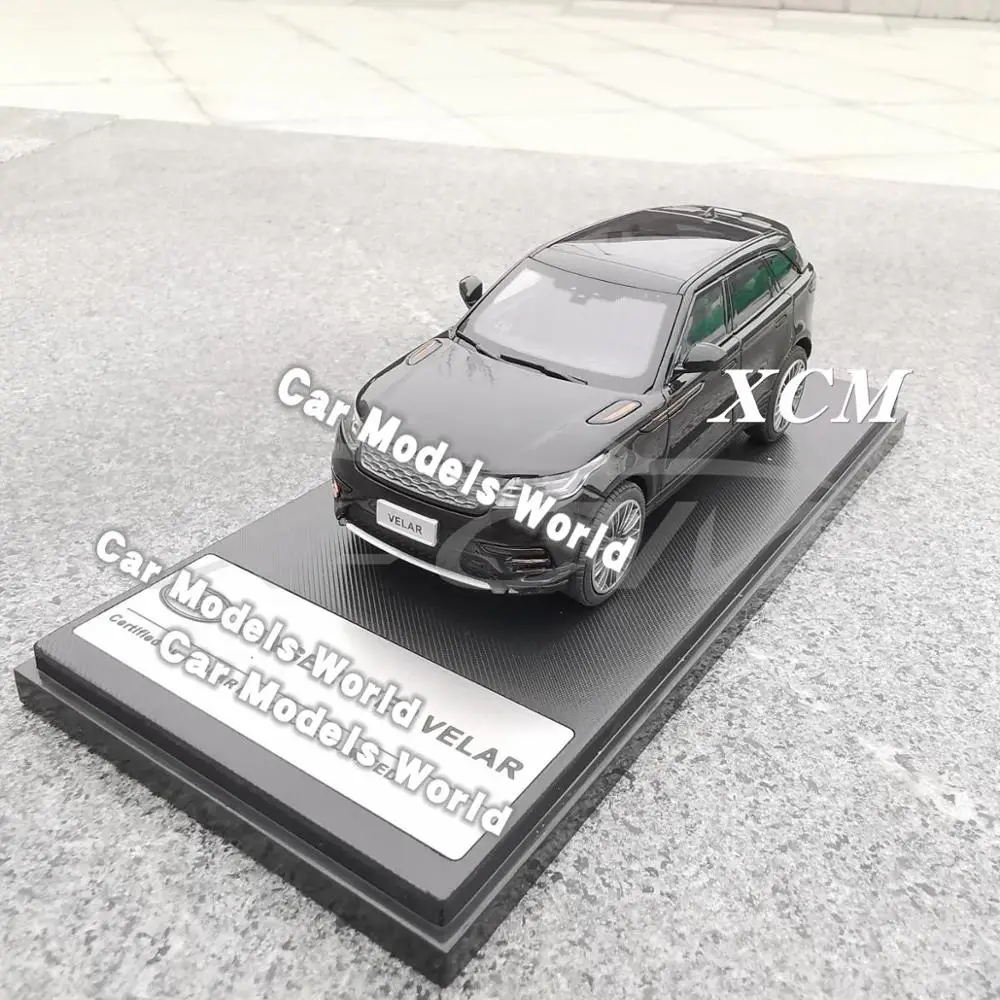Литая под давлением модель автомобиля для LCD моделей Velar 1:43 (черный) + маленький