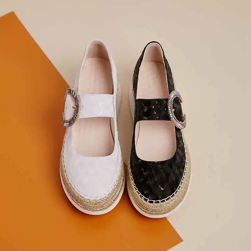 Женские туфли лодочки из натуральной кожи на толстой подошве с пряжкой и круглым