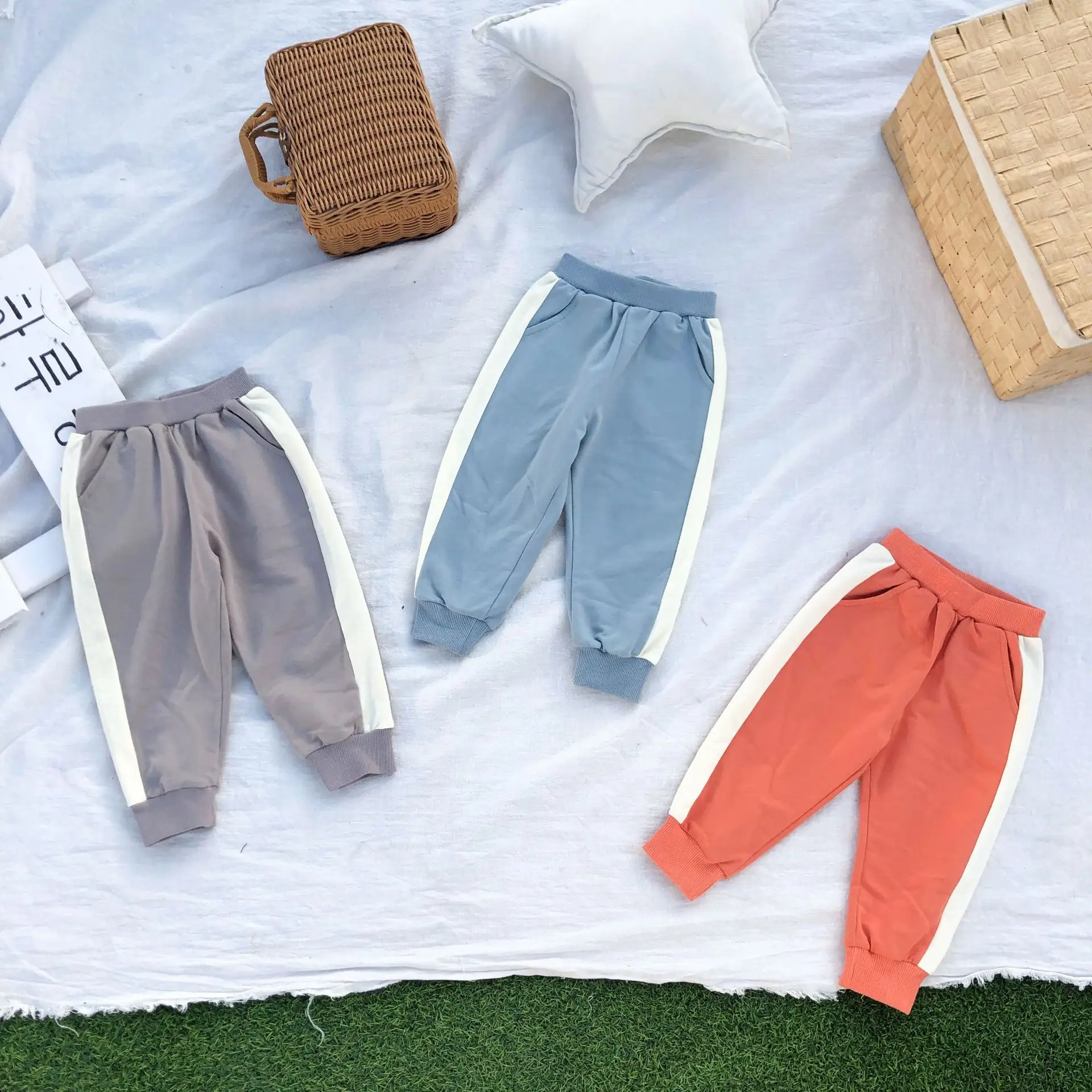 Трикотажные штаны для мальчиков и девочек с полосками сбоку на весну лето 3164