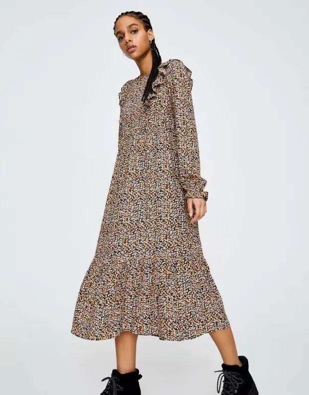 

Женское шифоновое платье-макси с цветочным принтом, круглым вырезом и длинным рукавом