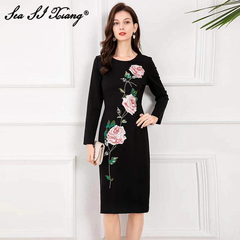 

Женское платье-карандаш с круглым вырезом, длинным рукавом и цветочной вышивкой