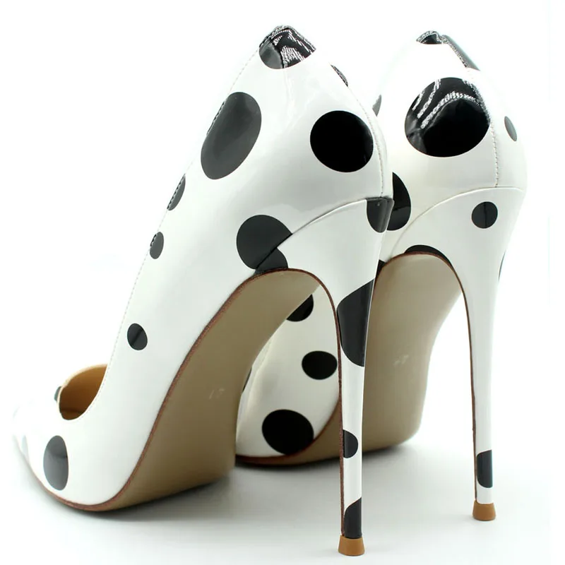 Соблазнительные женские туфли-лодочки на тонком высоком каблуке черного и