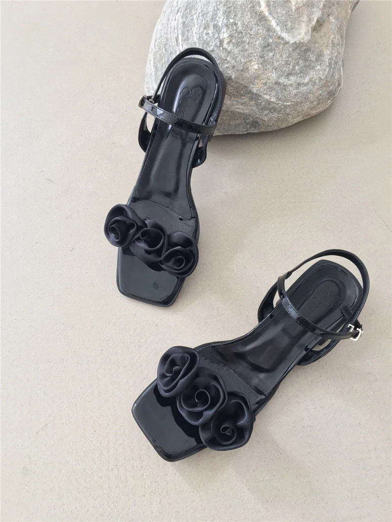 

Women's Shoes