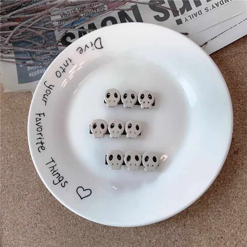 

Goth Skull Hair Clip For Women Acrylic Charms Vintage Punk Y2K Harajuku Hair Barrettes Girls Hair Accessories Gossip Girl Gifts