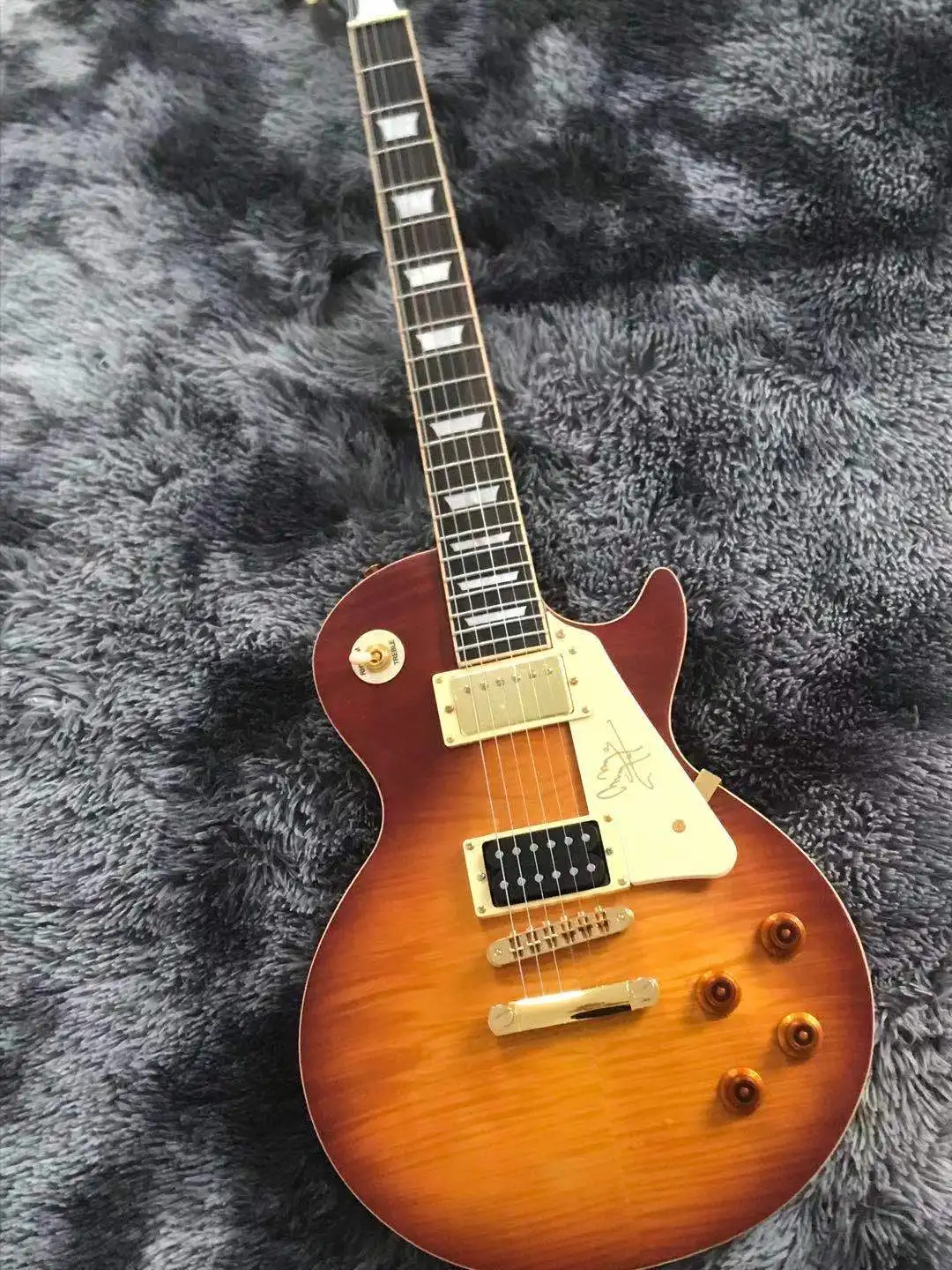 

Electric Guitar, Vintage, Handmade,High Quality one piece body and neck with fret binding,Mahogany,Rosewood