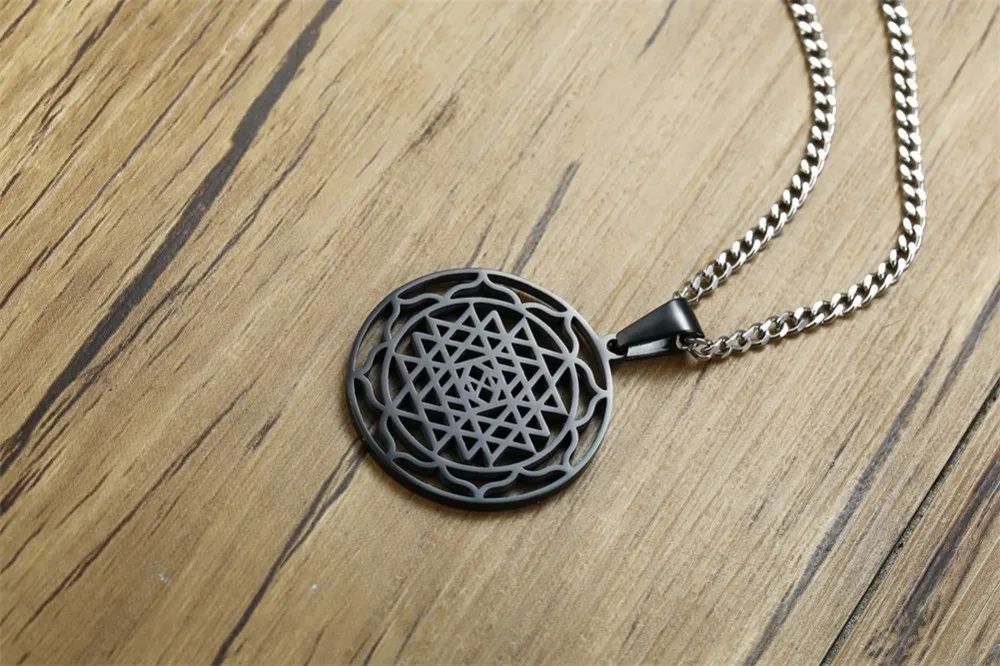 Мужчины Sri Yantra ожерелье с подвеской в виде мандалы в черном счастливом шарме из нержавеющей стали Blessed энергетические духовные ювелирные изделия 24 дюйма