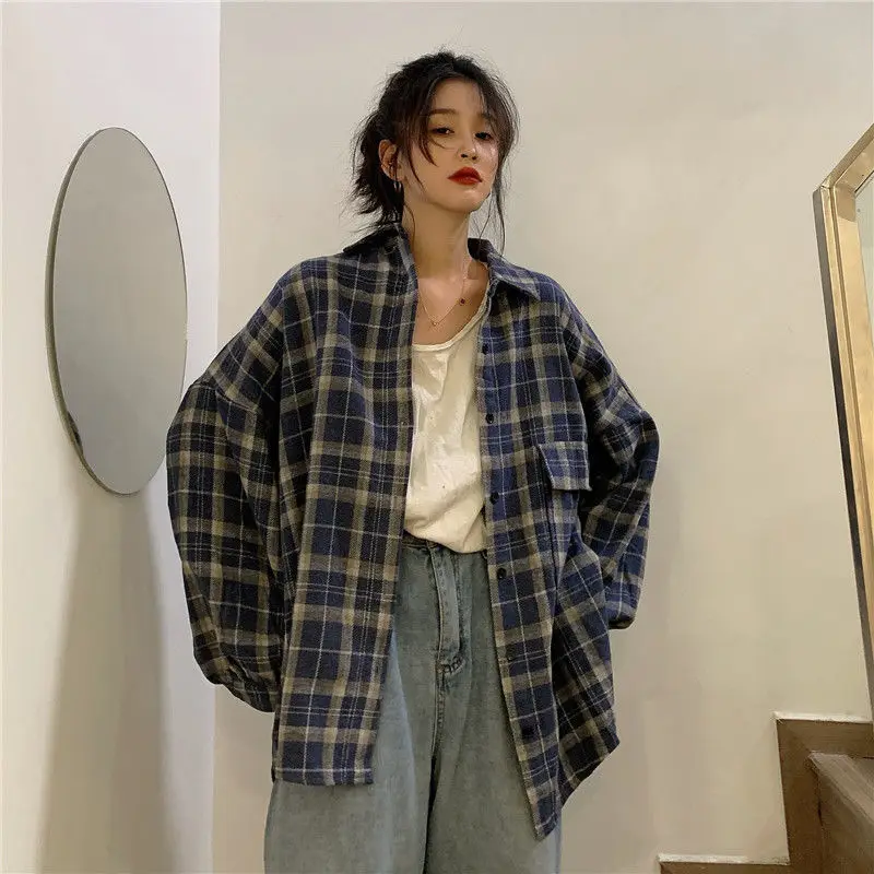 Куртка женская оверсайз в стиле ретро утепленная клетчатая верхняя одежда с
