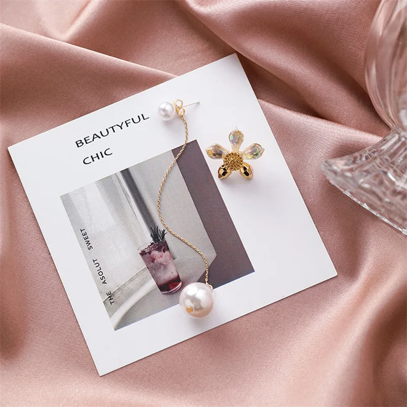 Женские асимметричные серьги подвески с кристаллами и цветком в Корейском стиле