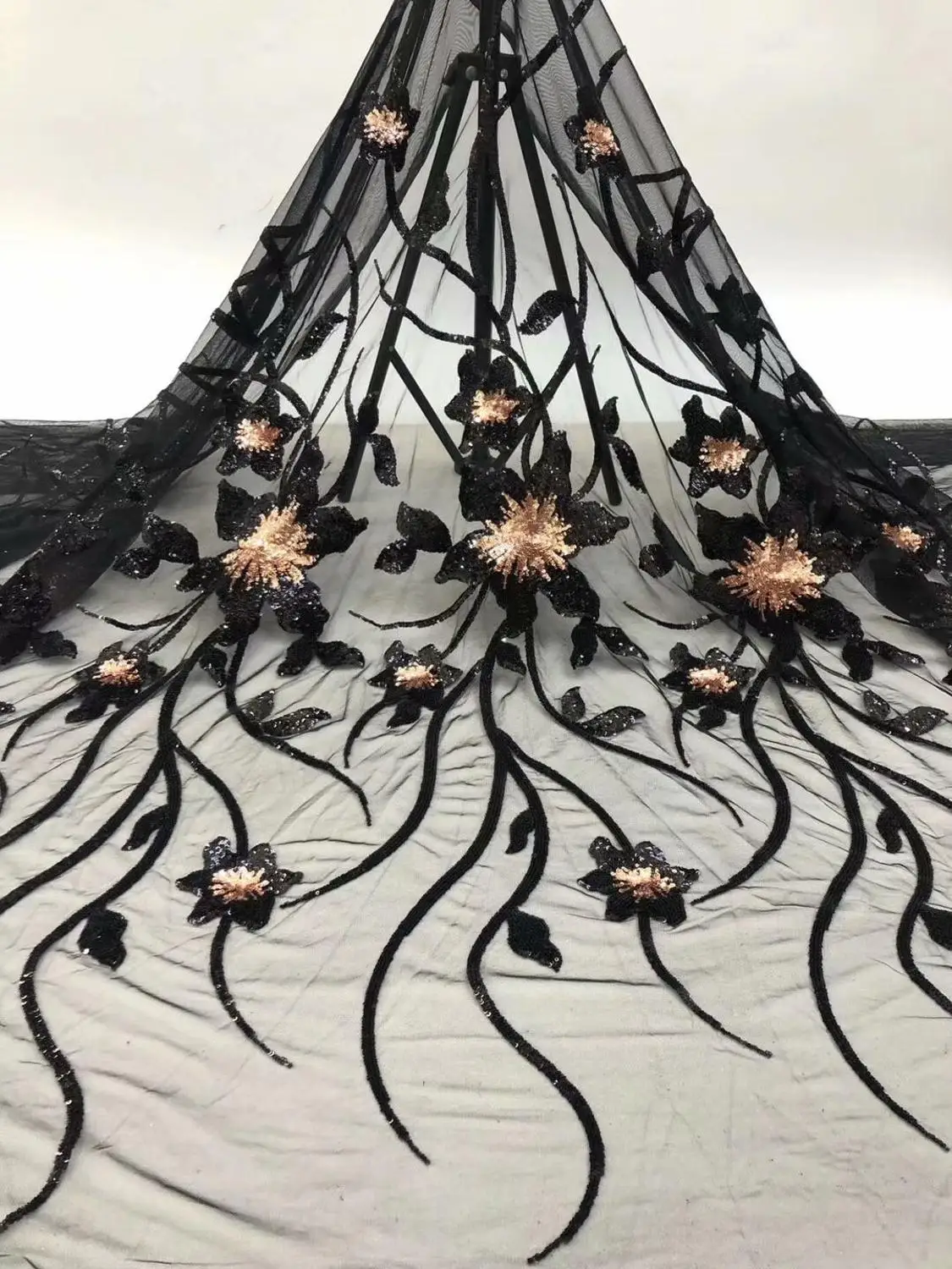 

2020 Black African tulle lace with flower sequins pattern wholesale Nigeria mesh lace ,Classic sequins lace fabric High Quality