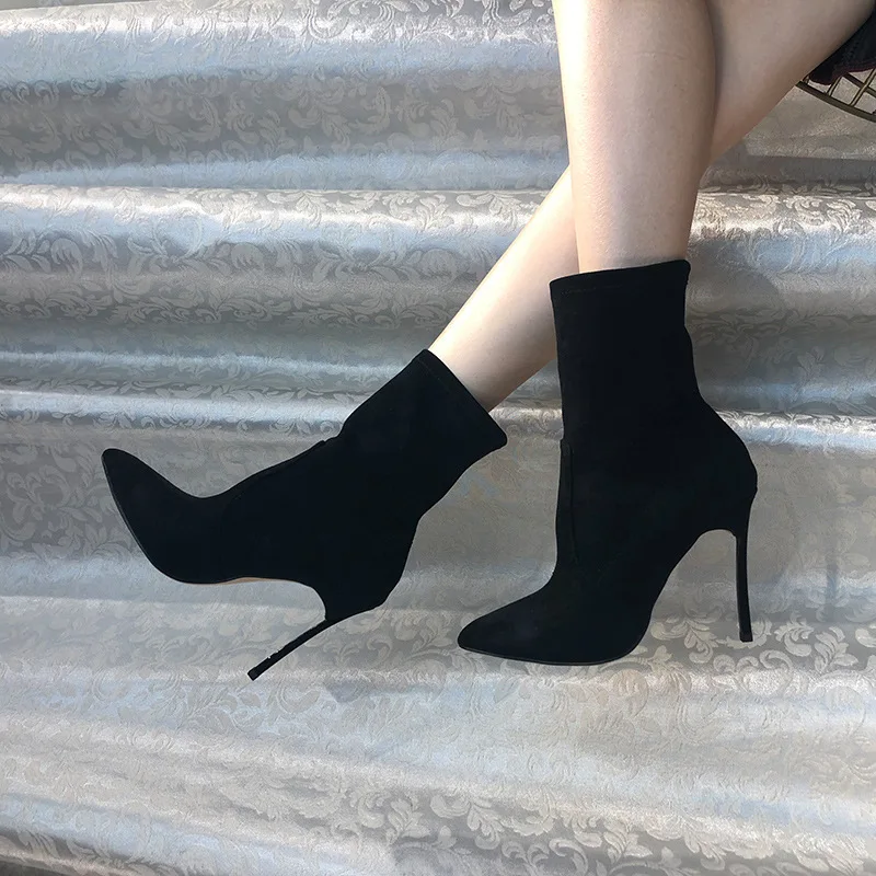 Короткие ботинки женские эластичные носки изящные с острым носком на высоком