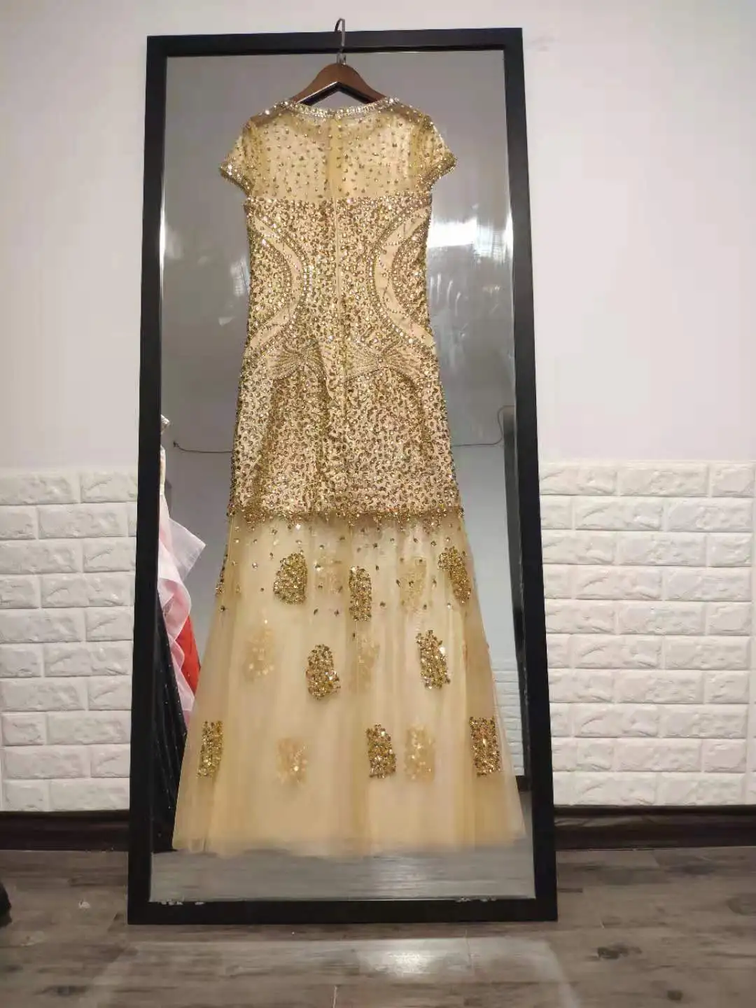 Роскошные блестящие вечерние платья с коротким рукавом и блестками 2019