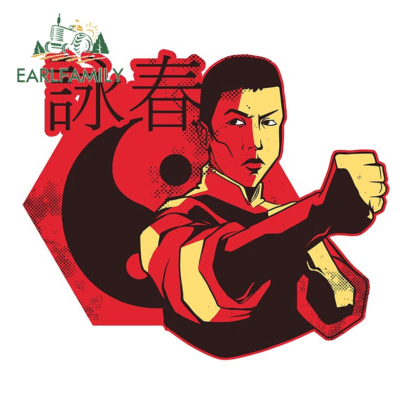 Наклейка для автомобиля EARLFAMILY размером 13х11,3 см в стиле Wing Chun с персональным карикатурным изображением, защищенная от царапин и солнца виниловой оболочкой.