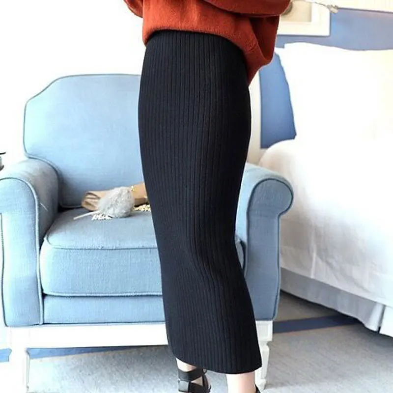 Женская прямая трикотажная юбка теплая вязаная средней длины в рубчик 60-80 см |