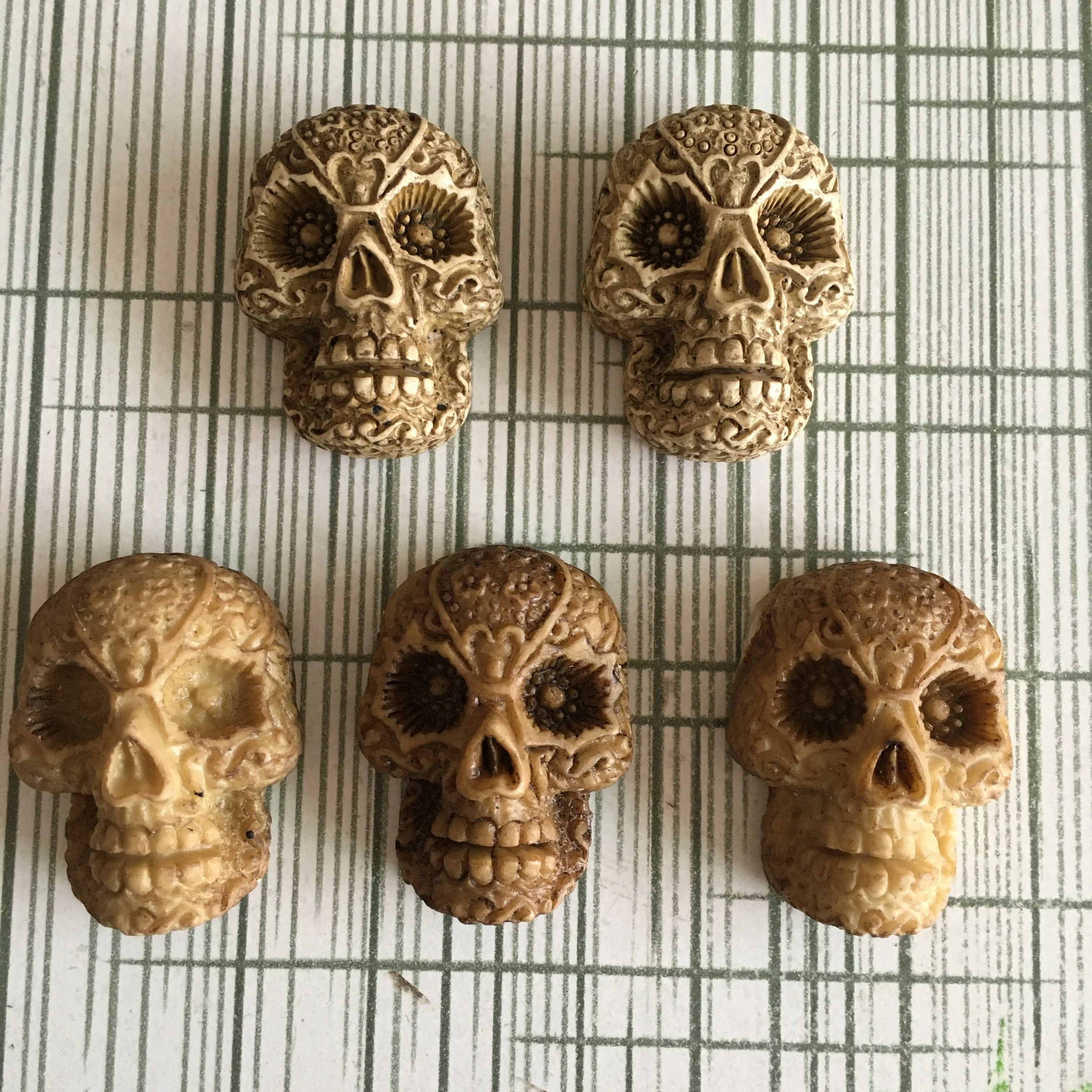 Горячие и милые черепа смолы FlatBack Кабошон для ювелирных аксессуаров ремесла