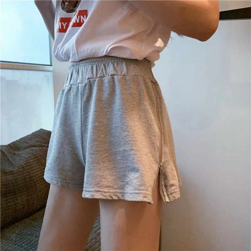 

Sports Shorts Women Summer 2020 New 3 Color Anti Emptied Loose Shorts Casual Lady Elastic Waist Beach Correndo Short Pants