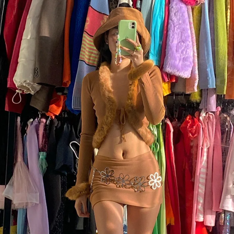 Рисунок 5 - Женский укороченный топ с перьями Y2K